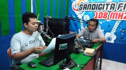 DIALOG INTERAKATIF SANDIGITA FM DENGAN DINAS PPKBPMD